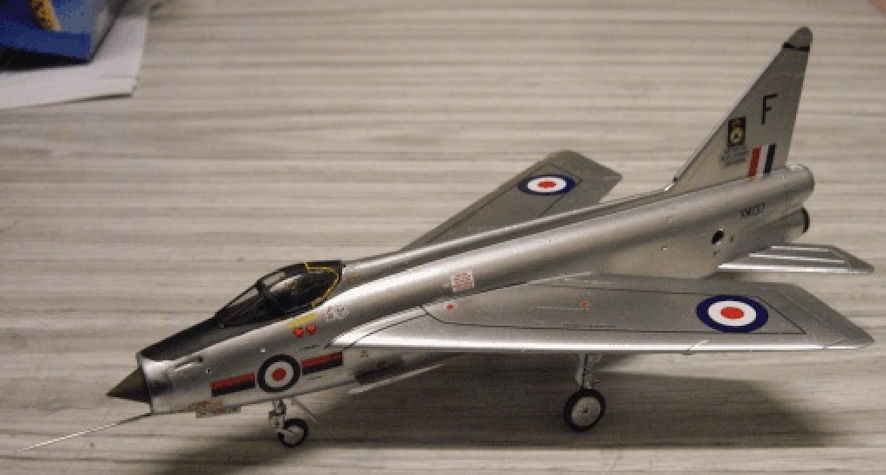 This image has an empty alt attribute; its file name is lightning-f1.jpg